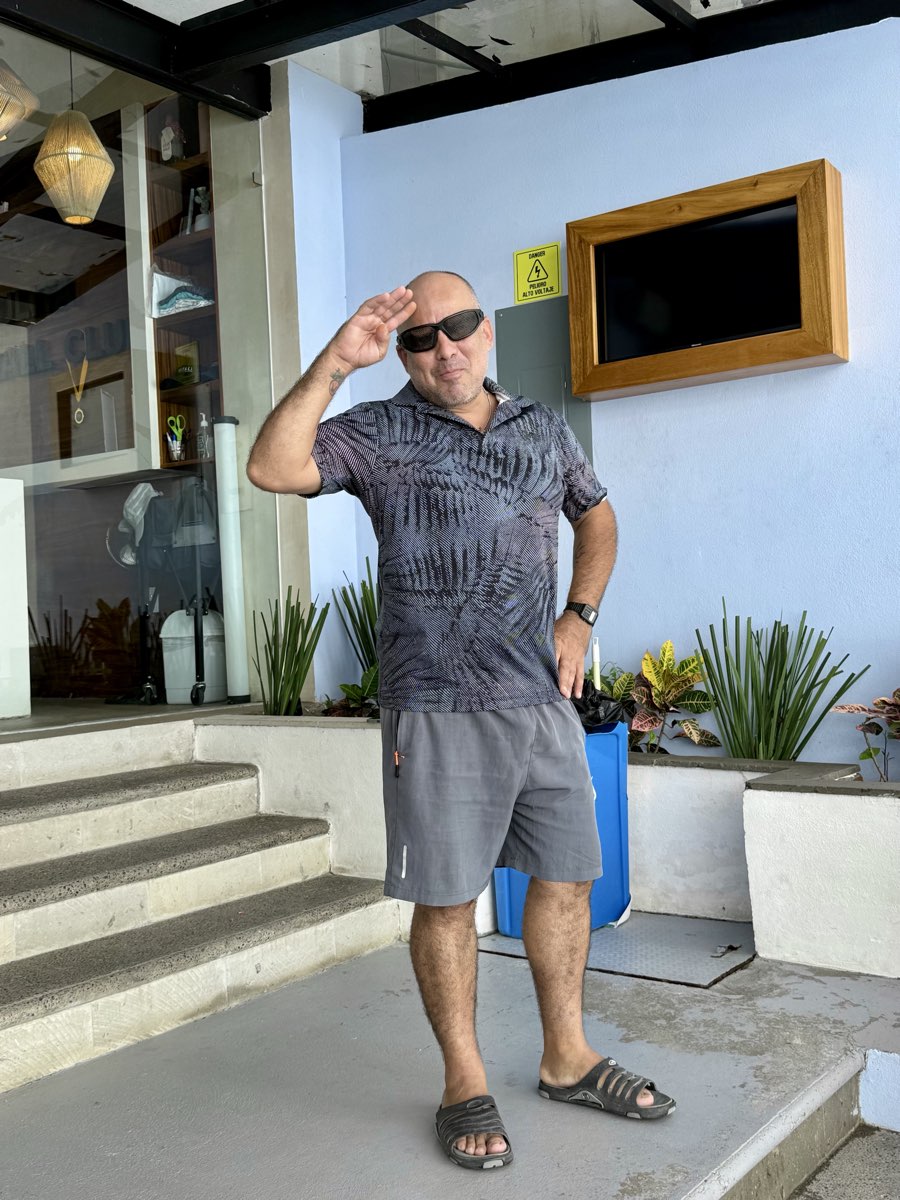Jose, the Capitán, saluting